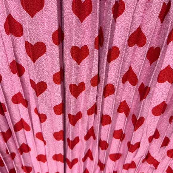 Holiday Pink Pleated Skirt with Red Heart Design Size Med Festive Girly Quirky - Picture 2 of 7